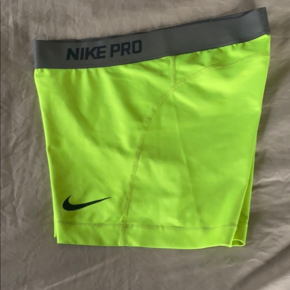 Dryfit Nike Pro - Picture 3 of 5